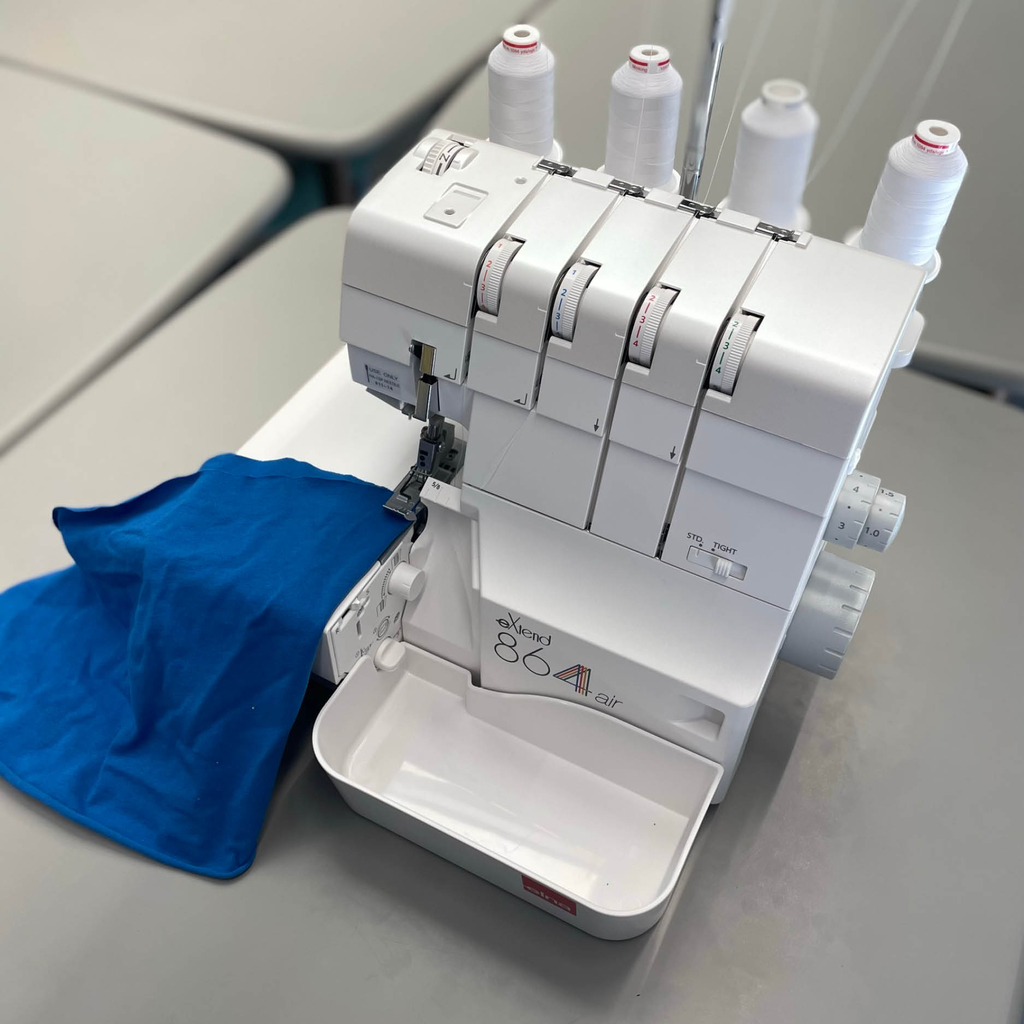 Foto einer Overlock-Maschine vom Typ Elna extend 864air