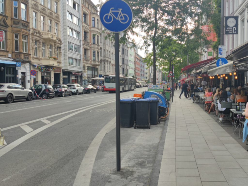 Neuer Radweg auf der Aachener Straße
