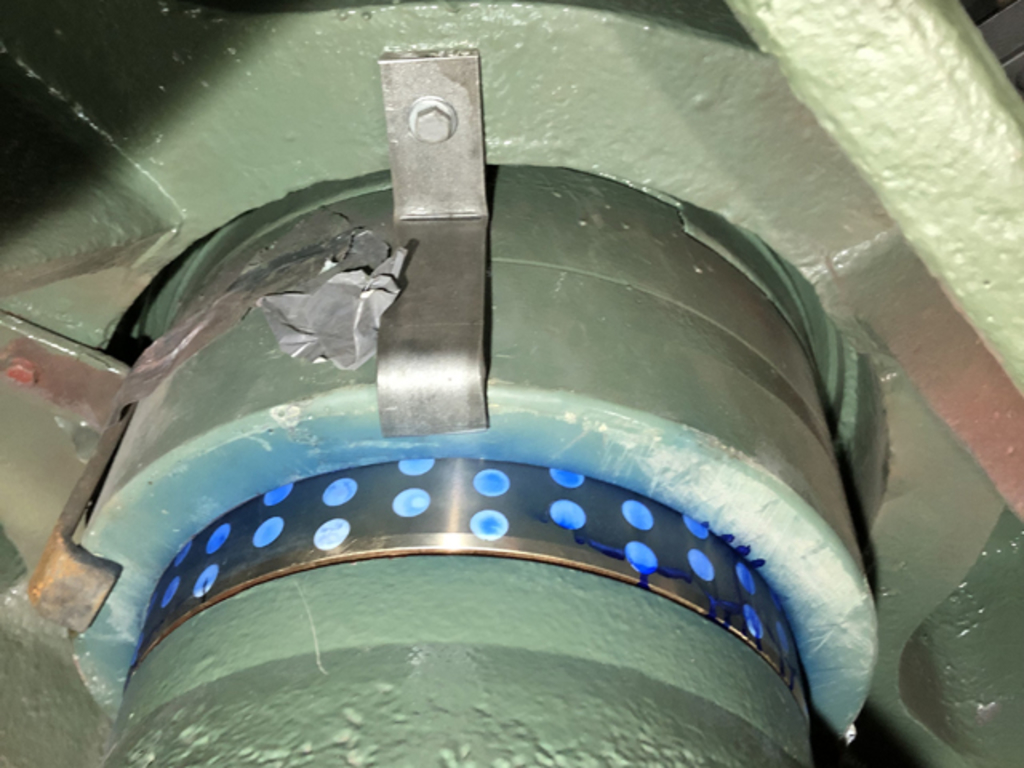 Montage des Bronzelagers an der Deutzer Drehbrücke