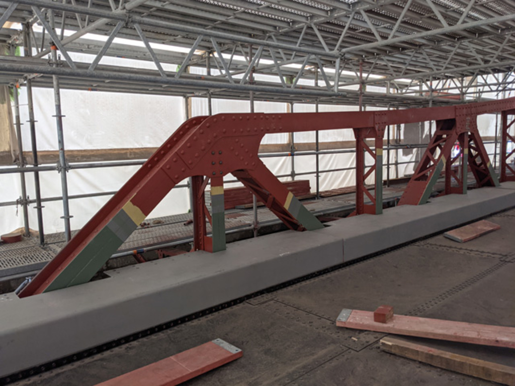 Schrammbordmontage an der Deutzer Drehbrücke