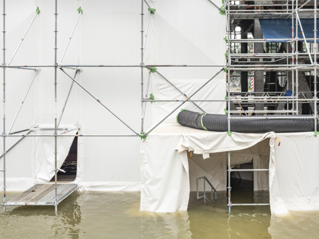 Wiedereinrichtung der Deutzer Drehbrücke nach dem Hochwasser
