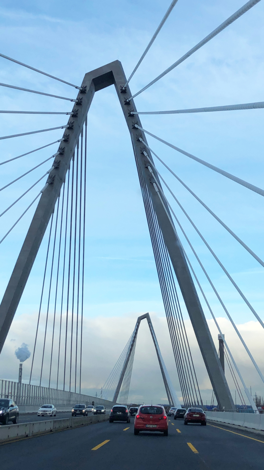 Fahrt über die neuen Fahrspuren der Leverkusener Brücke