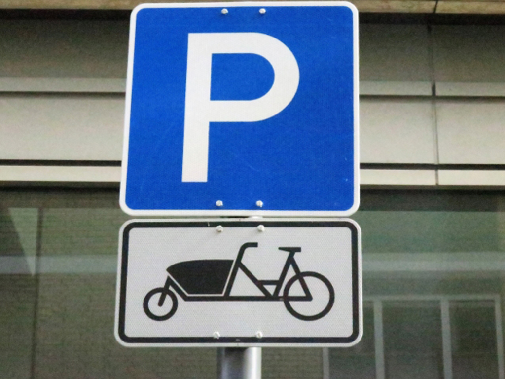 Parkplatzbeschilderung für Lastenfahrrad