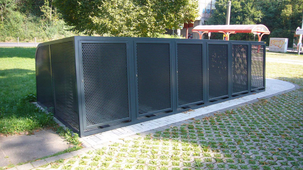 Foto einer Fahrradbox in Brück an der Haltestelle Mauspfad.