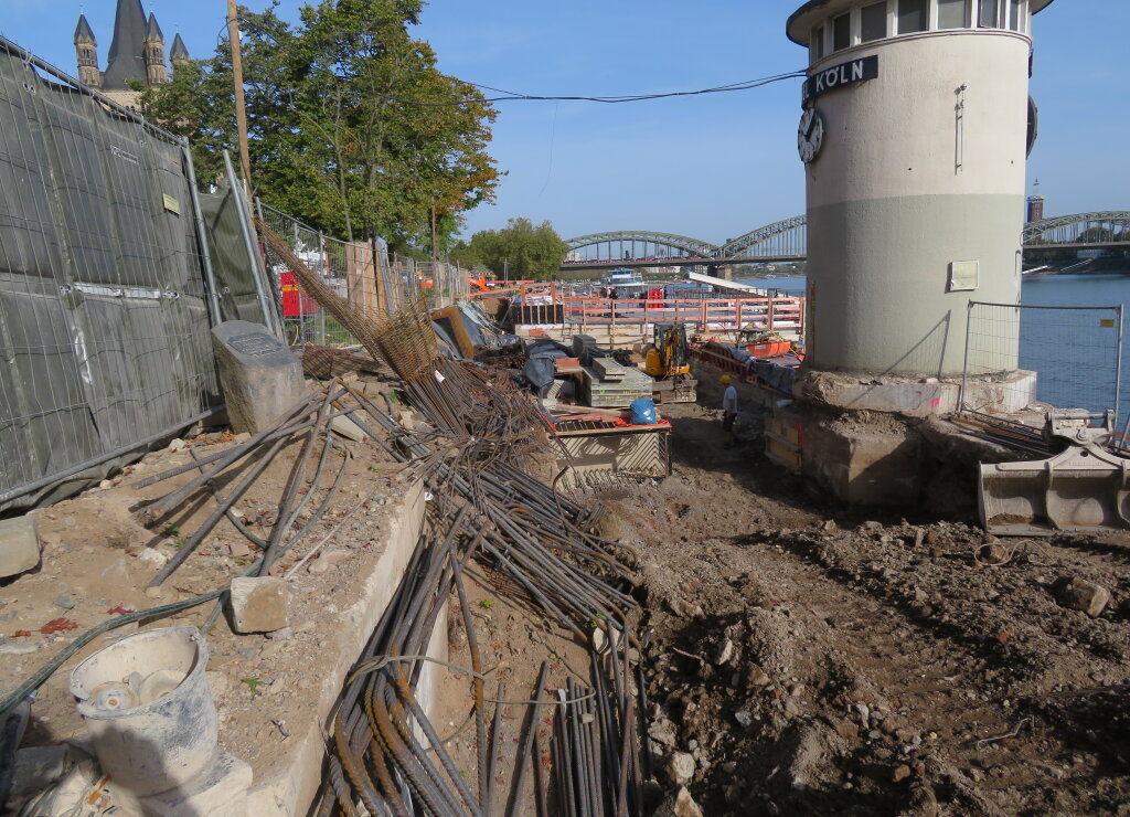 Ausschachtungen an der Kragplatte