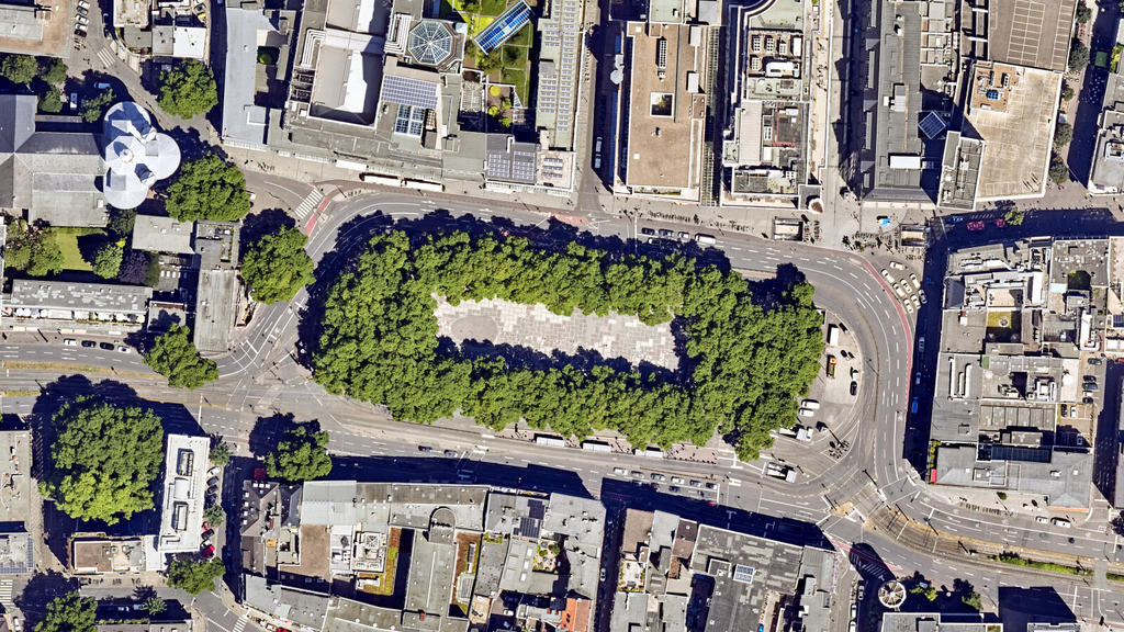 Luftaufnahme des Neumarkts, Link auf Umgesetzte Maßnahmen zur Verbesserung der Aufenthaltsqualität am Neumarkt