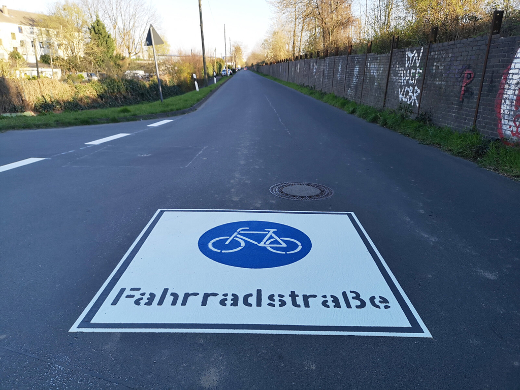 Symbol Fahrradstraße auf der Etzelstraße