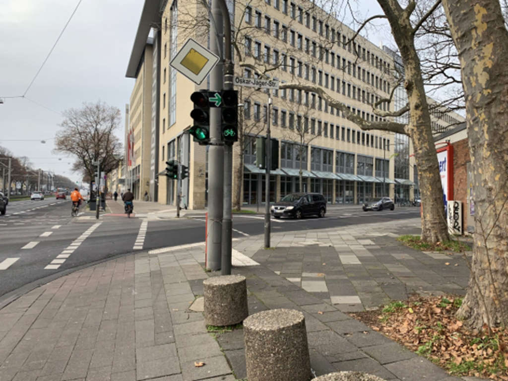 Blick auf die Oskar-Jäger-Straße vor dem Umbau