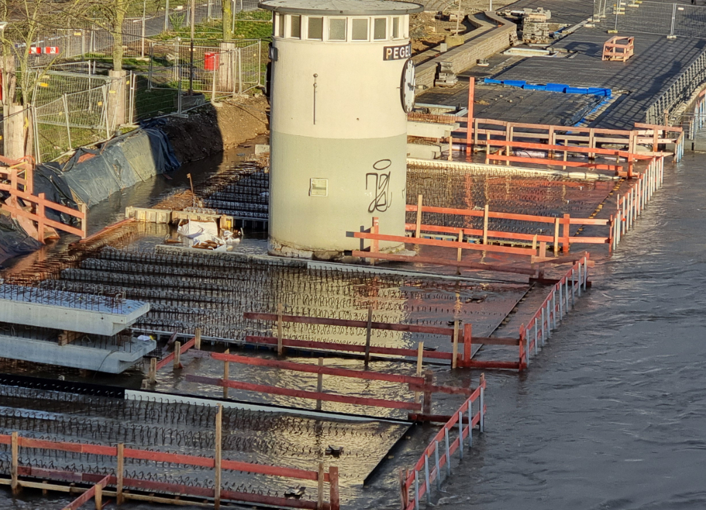 Hochwasser an der Kragplatte