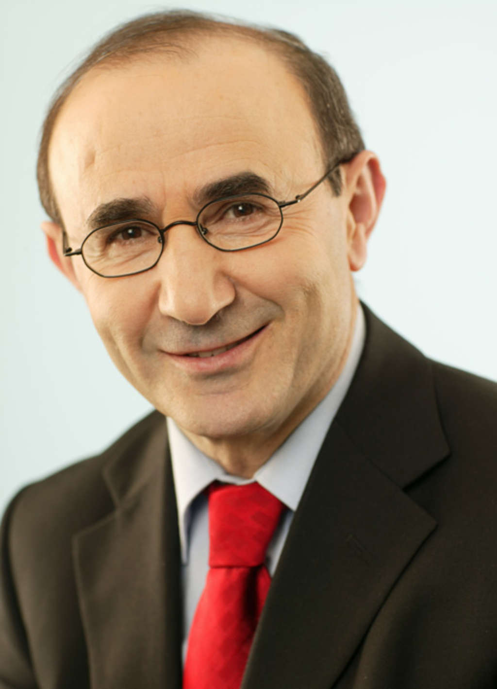 Porträtfoto von Tayfun Keltek