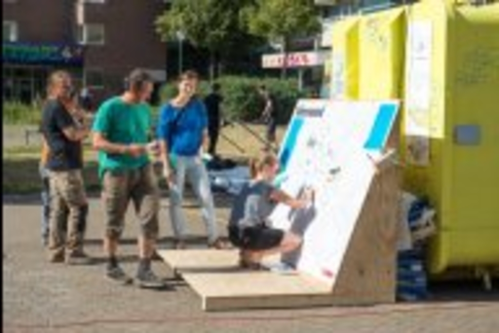 An einer Ideenwand wurden die ganze Woche über Vorschläge und Anregungen zur Neugestaltung der drei Plätze gesammelt