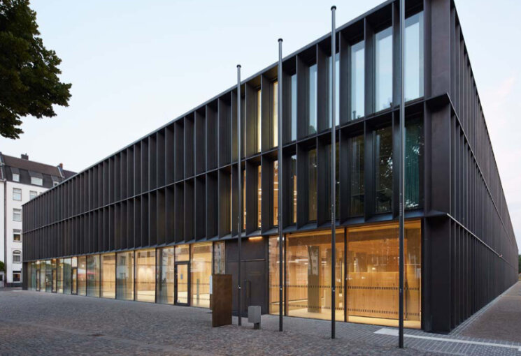 Foto von der Außenansicht des Historischen Archivs mit Rheinischem Bildarchiv, © Michael Albers (HAStK-RBA rba_d056253_42)