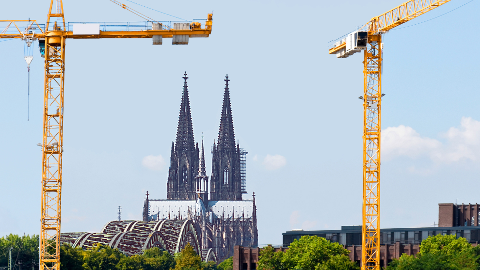 Baukräne vor dem Kölner Dom