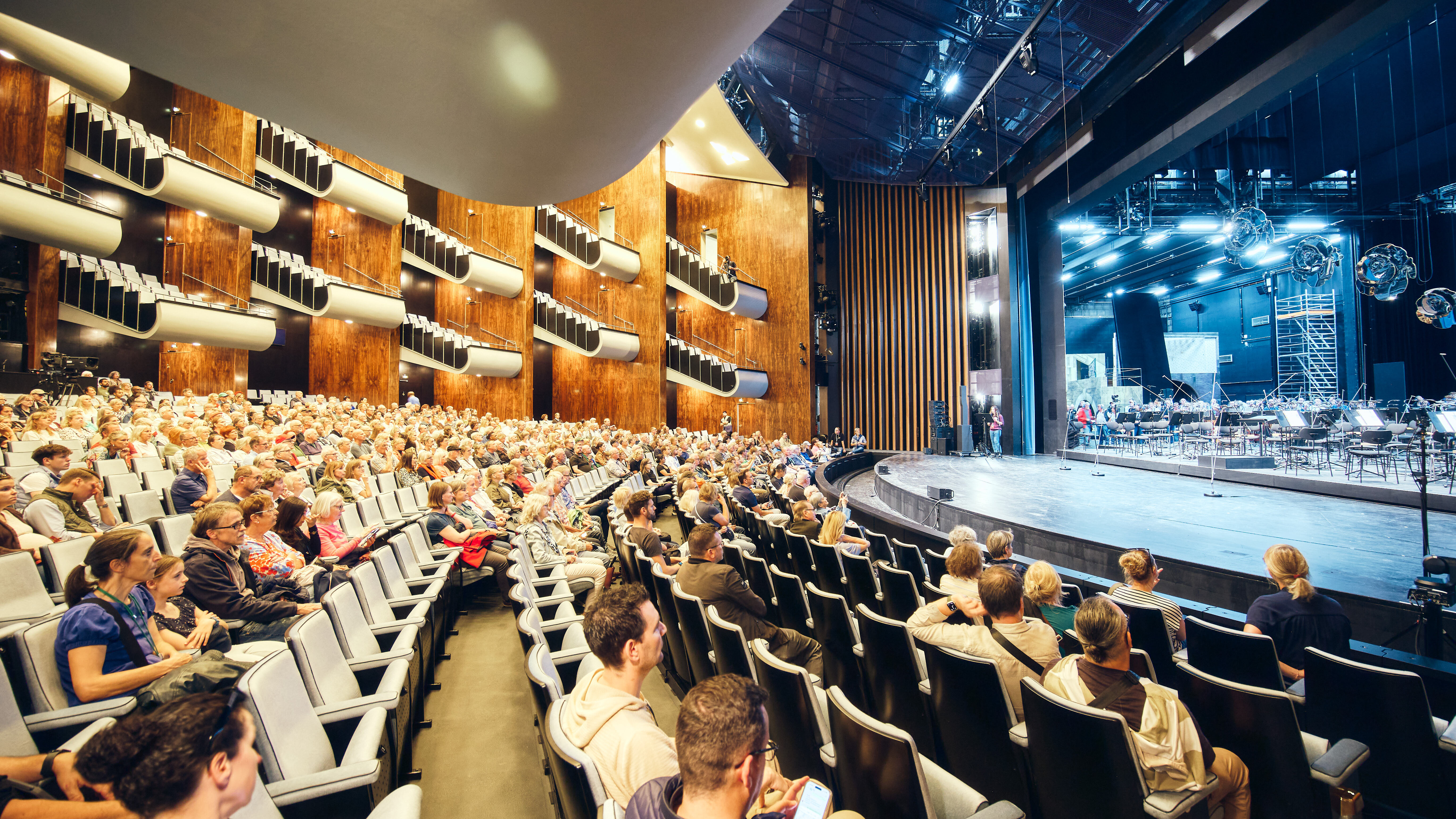 Blick in die Reihen vom Opernhaus