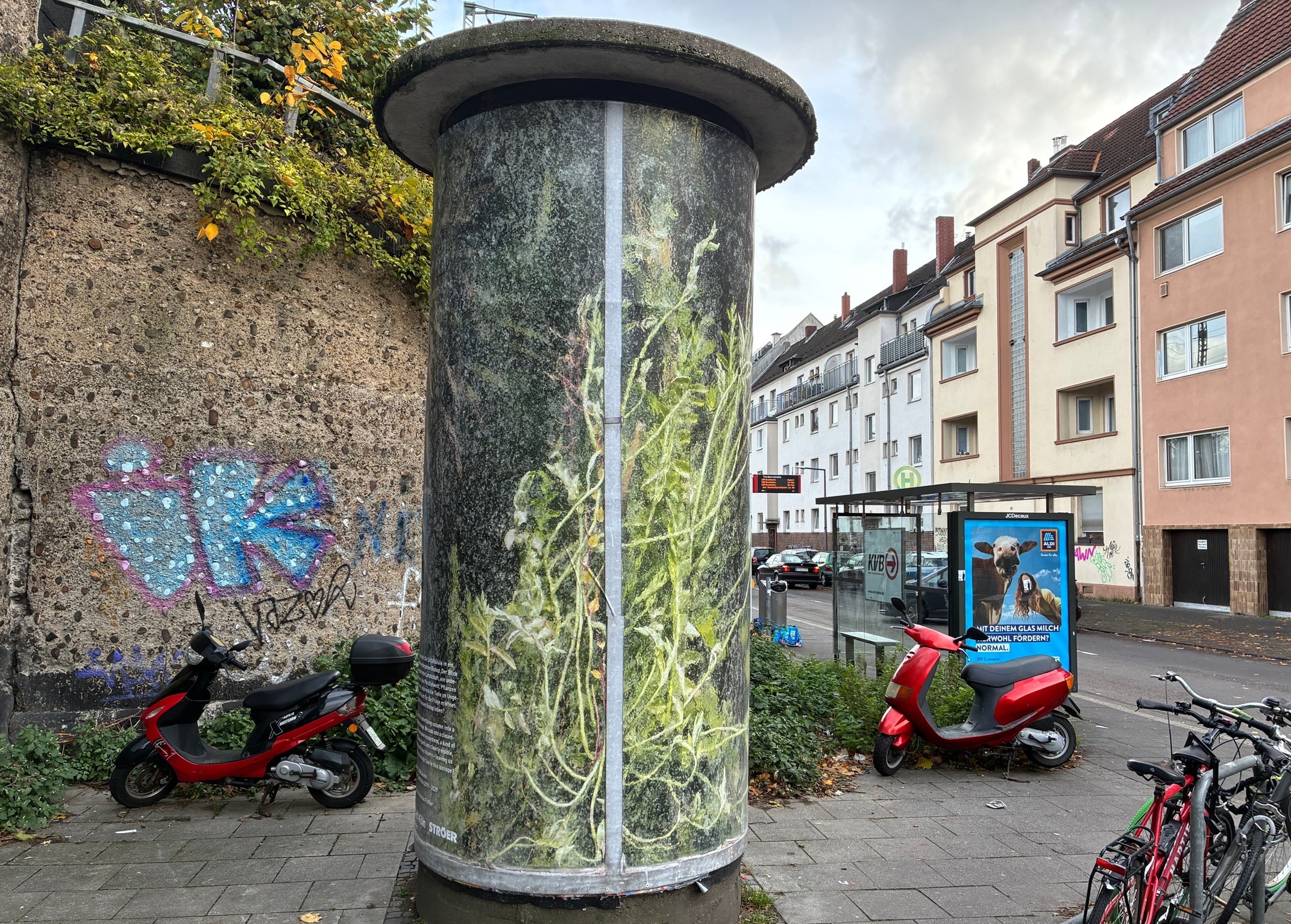 Kunstsäule der Künsterlin Felicitas Fäßler trägt den Titel "Diorama"
