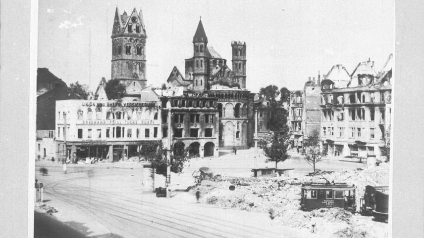 Schwarz-Weiß Bild Neumarkt und Sankt Aposteln im Krieg 1942 bis 1945