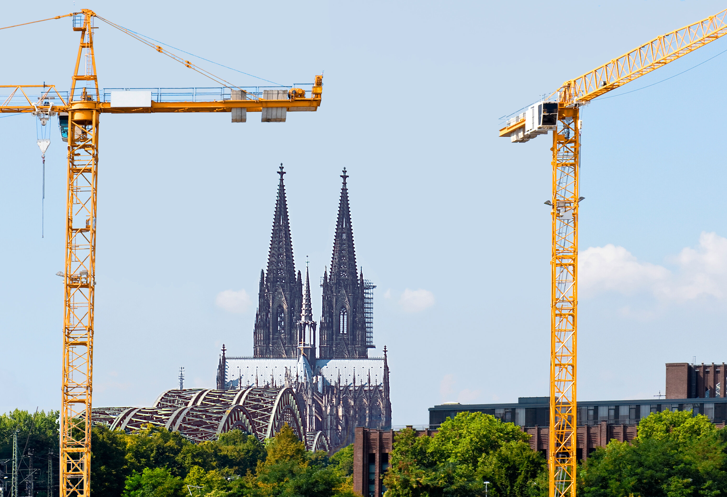 Köln-Panorama mit Baukränen, © Tatjana Balzer - stock.adobe.com