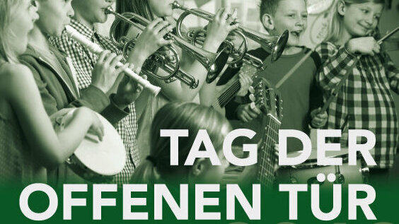 Plakat zum Tag der offenen Tür. abgebildet sind junge Kinder mit verschiedenen Musikinstrumenten