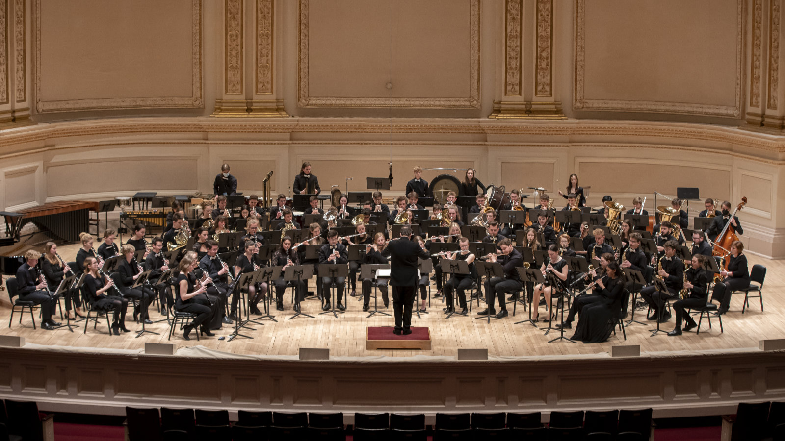 Das Symphonische Jugend Blasorchester auf der Bühne der Carnegie Hall in New York.