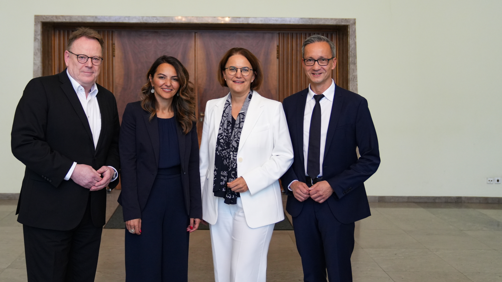 Oberbürgermeister Torsten Burmester, Dezernentinnen Cigdem Bern und Prof. Dr. Dörte Diemert und Dezernent Falk Schnabel