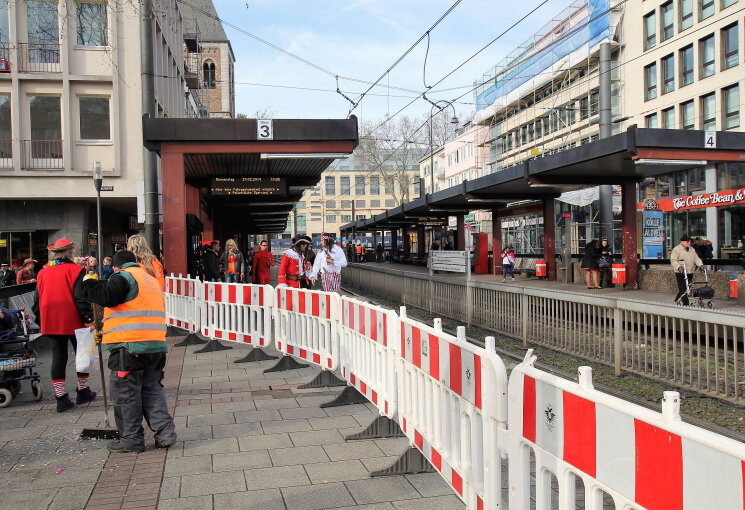 Gesperrte Stadtbahnhaltestelle Heumarkt an Karneval, © Archiv KVB/Stephan Anemüller